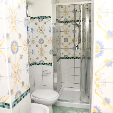 Ischiamare Forio Guest house *